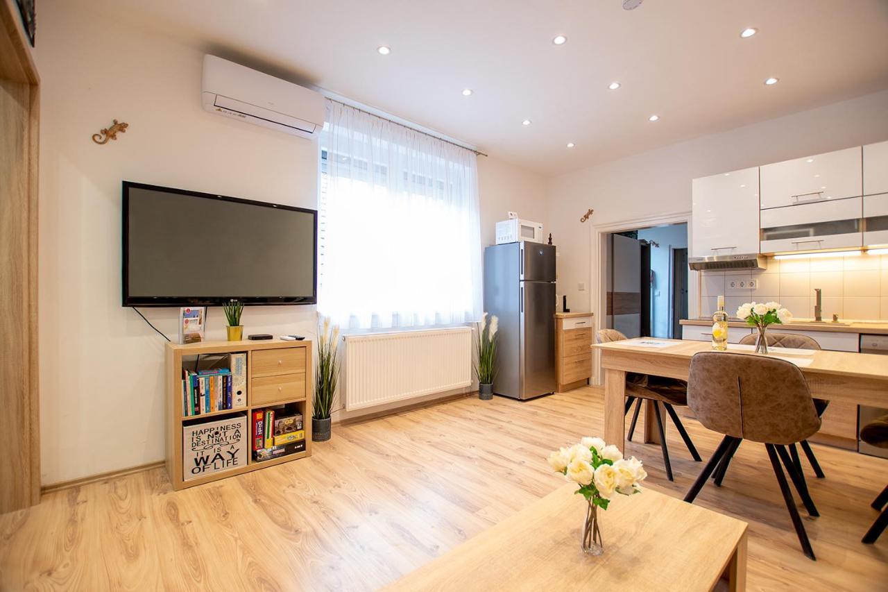 Zora Lak Apartment Sopron Bagian luar foto