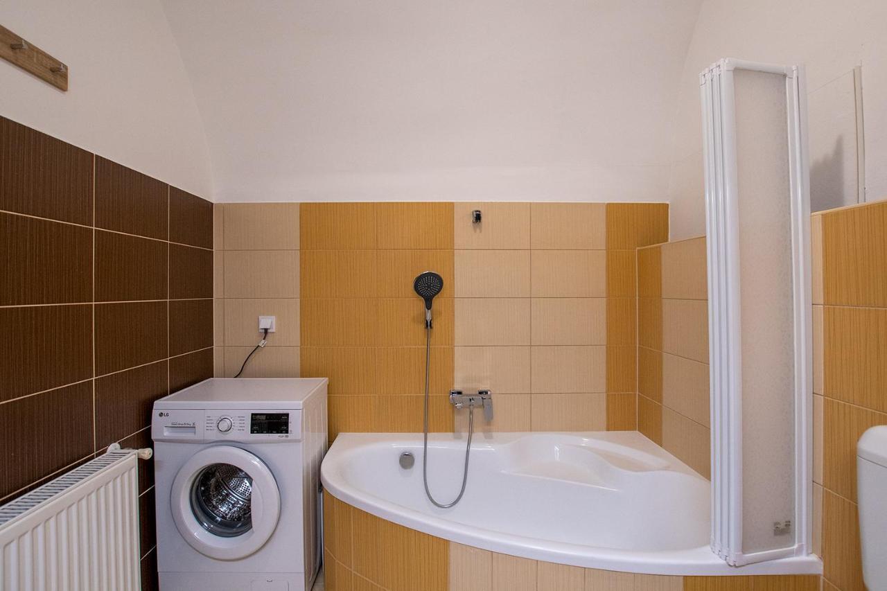 Zora Lak Apartment Sopron Bagian luar foto