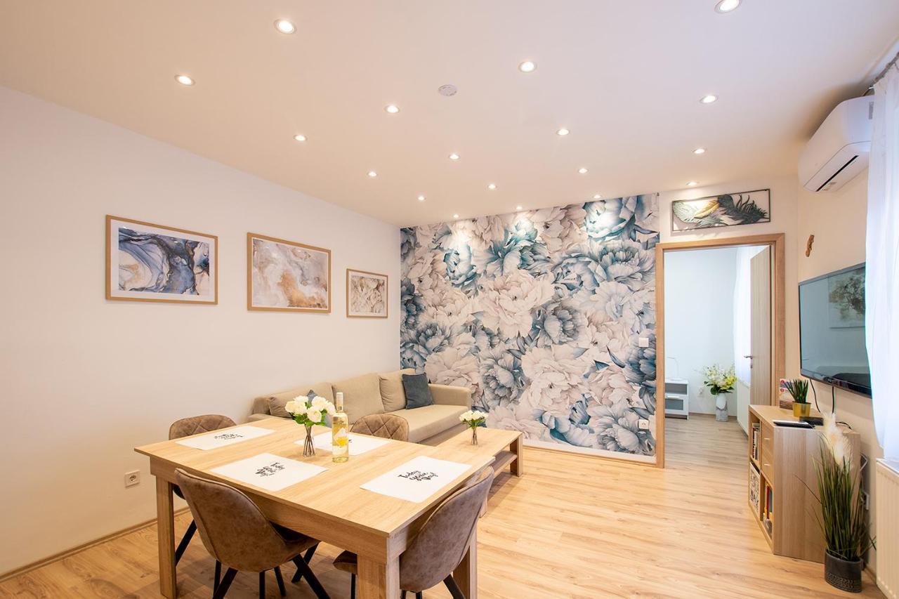 Zora Lak Apartment Sopron Bagian luar foto