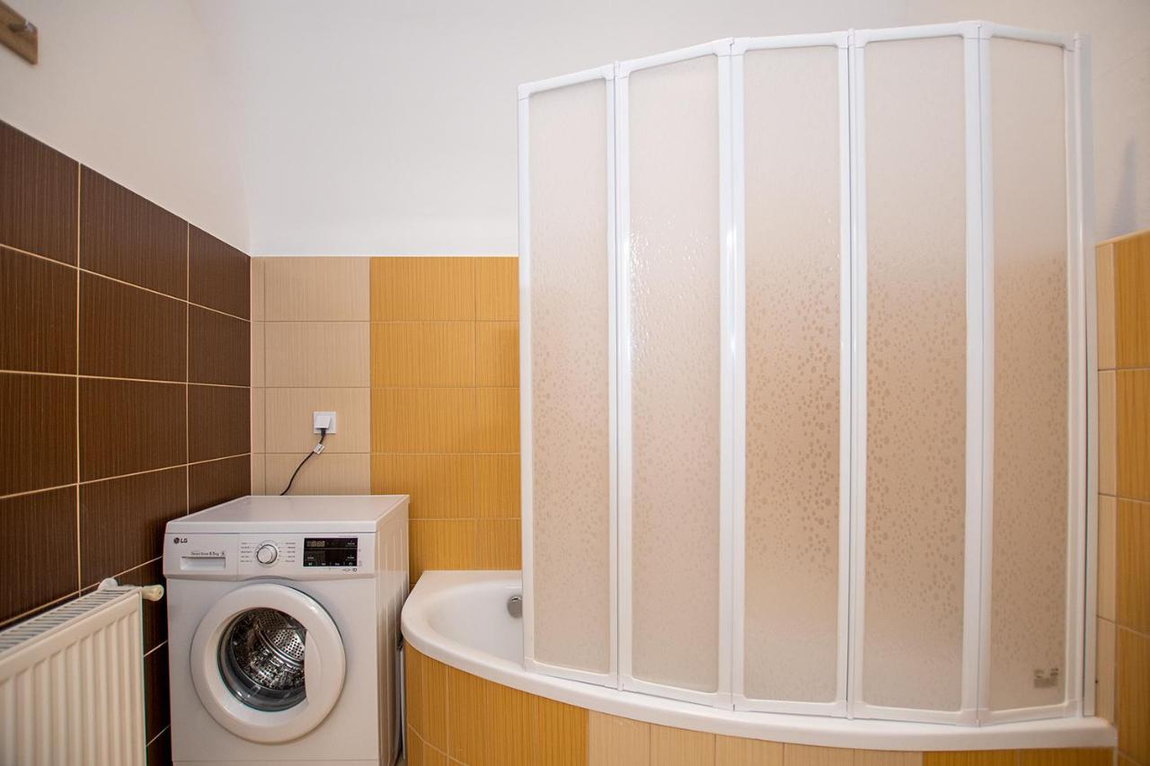Zora Lak Apartment Sopron Bagian luar foto
